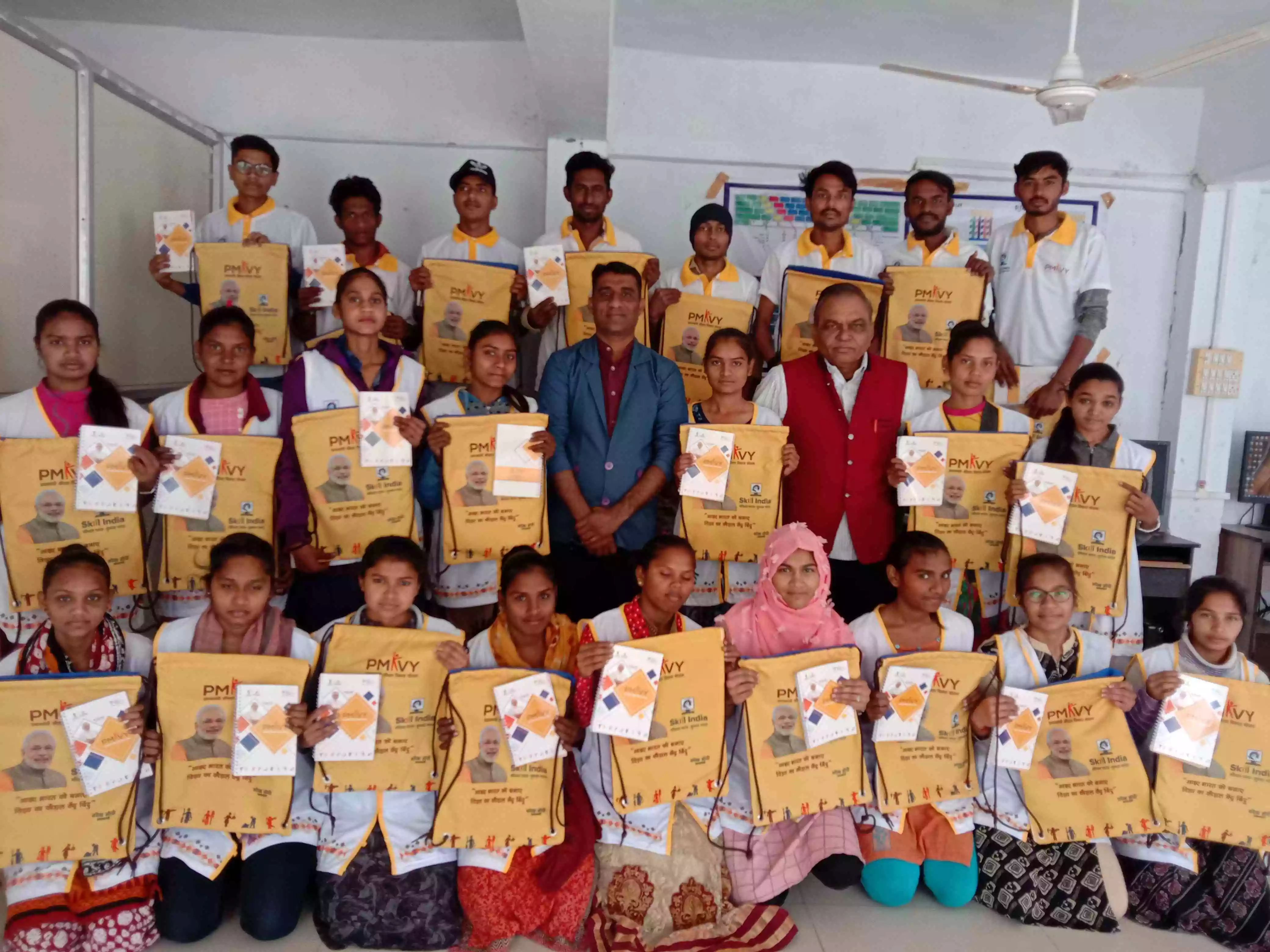 Free Kit Distribution for PMKVY Project of Emergency Medical Technician- Basic at Idar